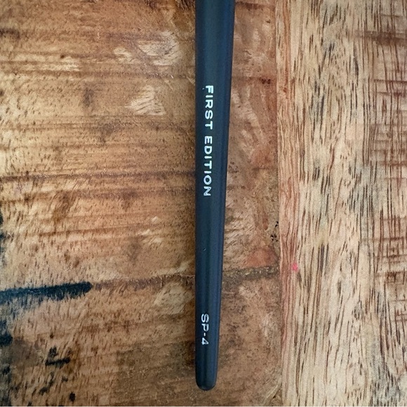 Details By Tati SP-4 Radiant Highlighter Brush First Edition NWOT - Picture 6 of 9